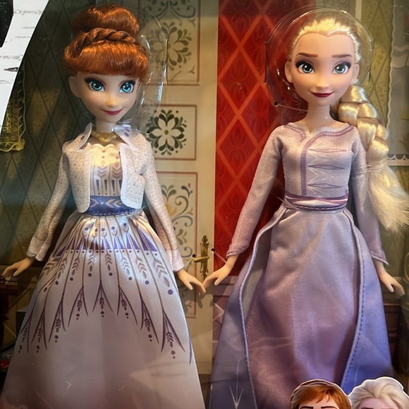 Frozen 2 Anna and Elsa Fashion Doll Set - Picture 2 of 3